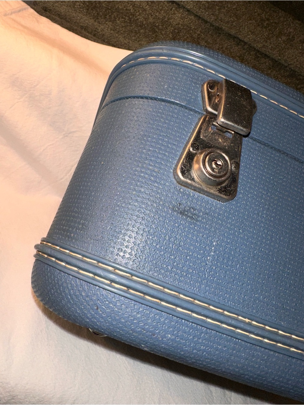 Vintage Blue Train Case Cosmetic Makeup Box-Rough Shape Inside - Picture 4 of 16